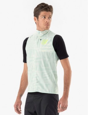 Jachetă De Alergare Compressport Hurricane Windproof Vest M Barbati Colorati | 620189-EXK