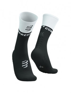 Sosete Alergare Compressport Mid-High Compression Socks V2.0 Barbati Negrii Albi | 738215-IMO