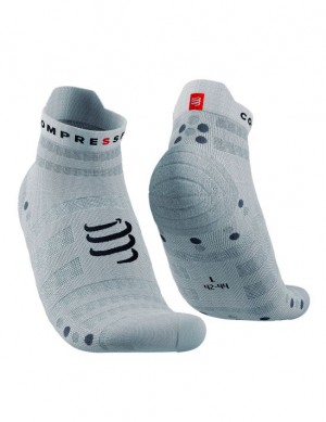 Sosete Alergare Compressport Pro Racing Socks v4.0 Ultralight Run Low Barbati Albi | 764190-KAG