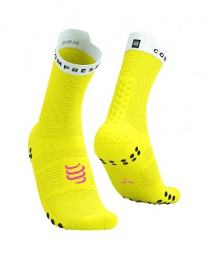 Sosete Alergare Compressport Pro Racing Socks v4.0 Run High Barbati Galbeni Albi | 407531-BEM