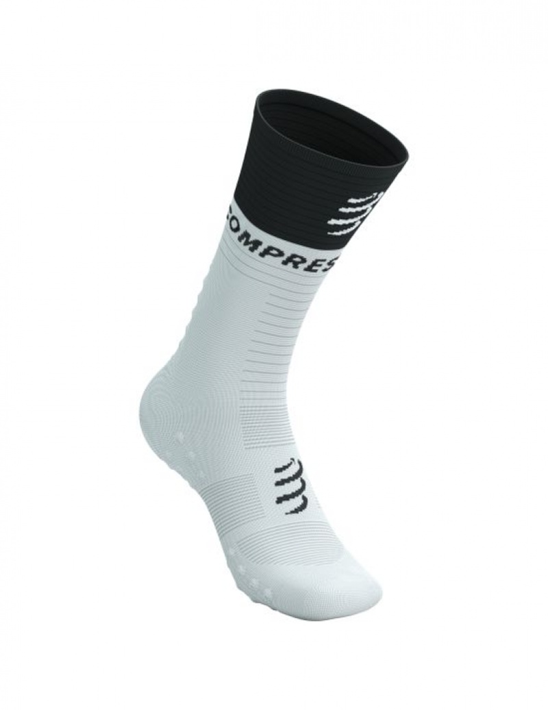 Sosete Alergare Compressport Mid-High Compression Socks V2.0 Barbati Albi Negrii | 497123-LVP