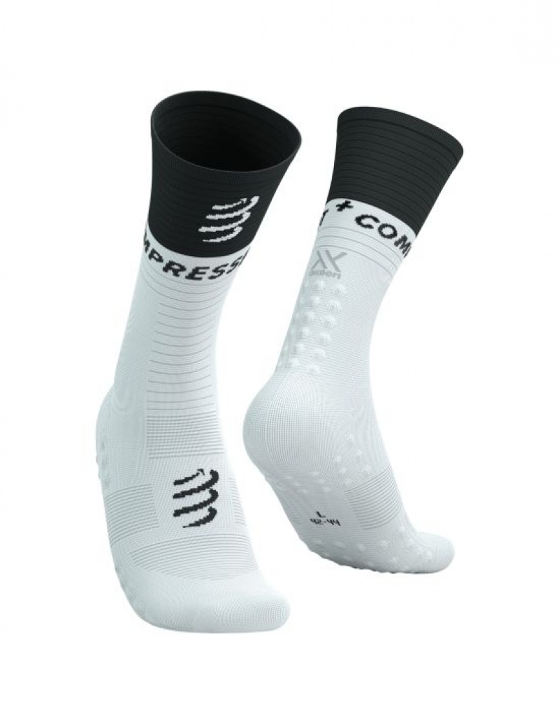 Sosete Alergare Compressport Mid-High Compression Socks V2.0 Barbati Albi Negrii | 497123-LVP