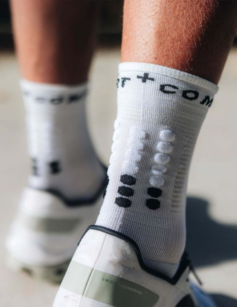 Sosete Alergare Compressport Pro Marathon Socks V2.0 Barbati Albi Negrii | 201358-DHY