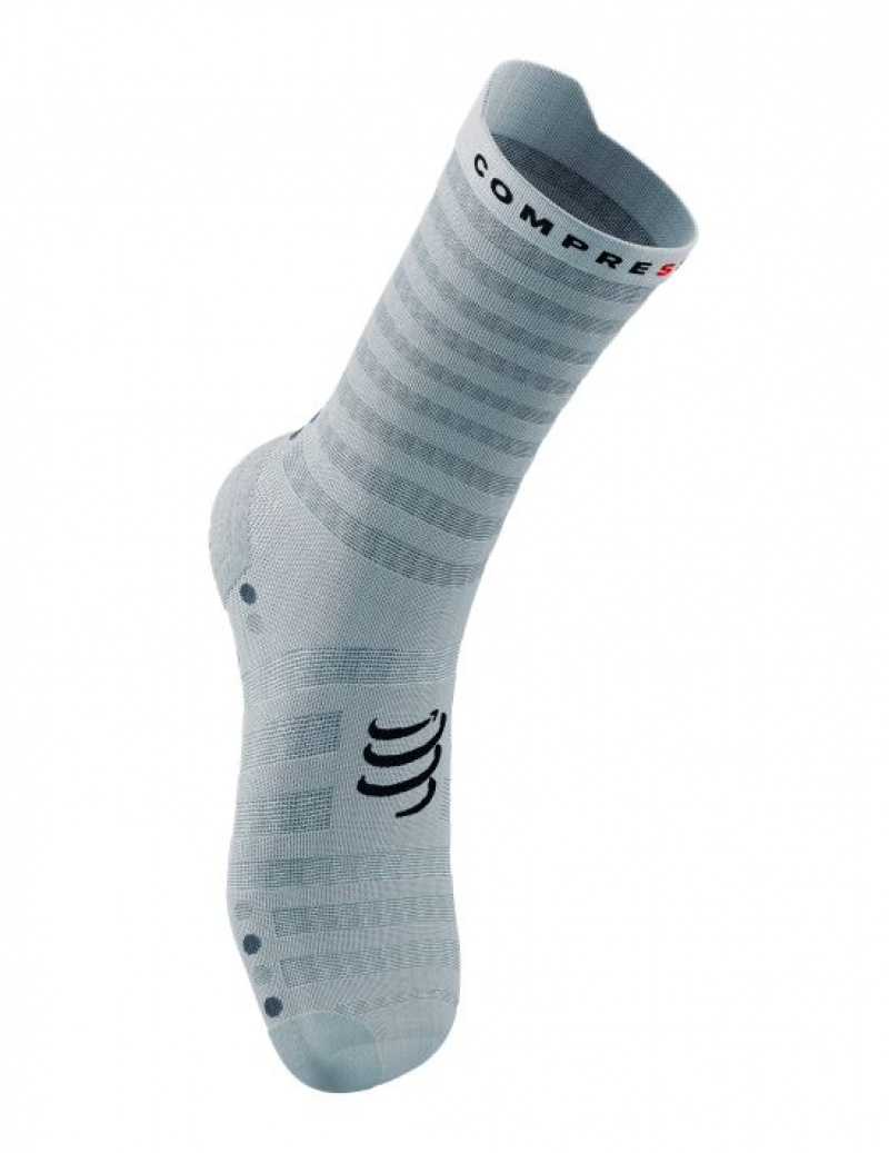 Sosete Alergare Compressport Pro Racing Socks v4.0 Ultralight Run High Barbati Albi | 750314-BSJ