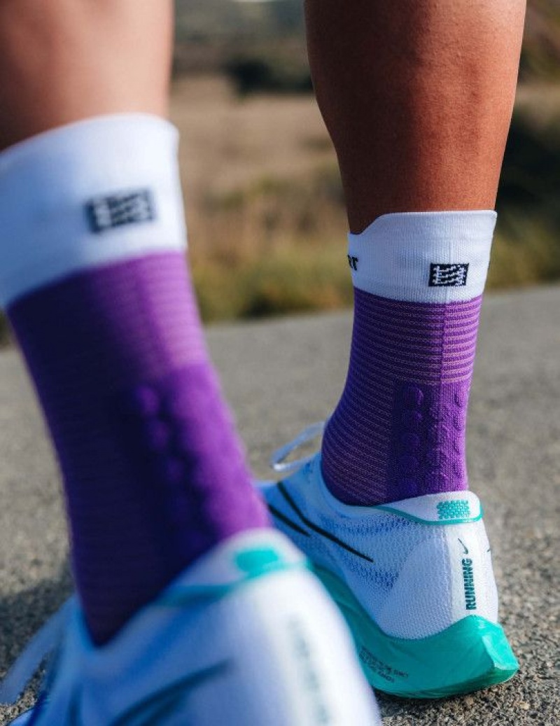 Sosete Alergare Compressport Pro Racing Socks v4.0 Run High Barbati Violet Albi | 529378-GLO