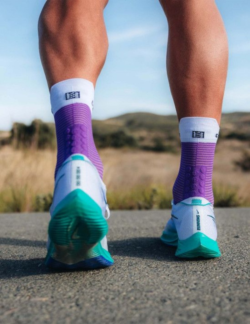 Sosete Alergare Compressport Pro Racing Socks v4.0 Run High Barbati Violet Albi | 529378-GLO