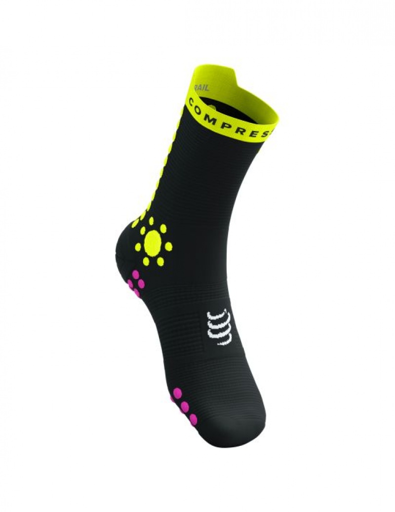 Sosete Alergare Compressport Pro Racing Socks v4.0 Trail Barbati Negrii Galbeni Roz | 236479-DIR