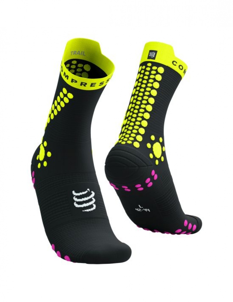 Sosete Alergare Compressport Pro Racing Socks v4.0 Trail Barbati Negrii Galbeni Roz | 236479-DIR