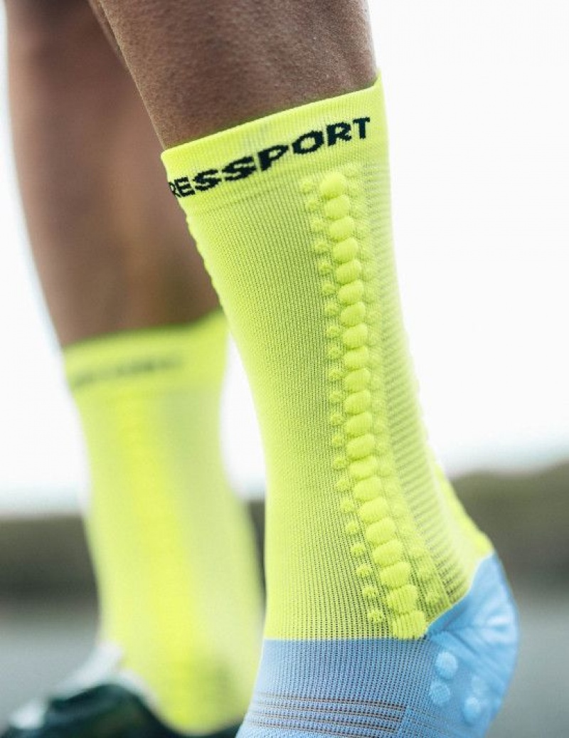 Sosete Compressport Pro Racing Socks v4.0 Bike Unisex Albi Galbeni | 639817-WVC